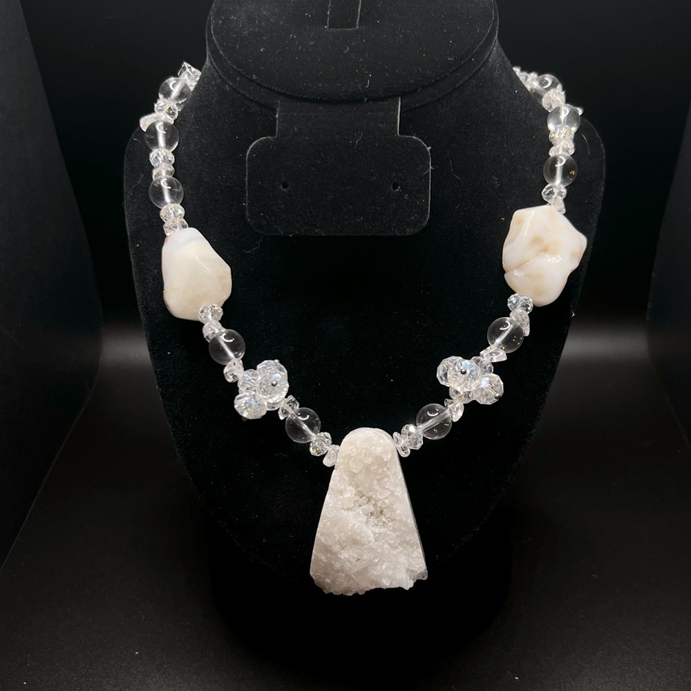 🚨 FINAL SALE 🚨
Drusy/Druzy Cluster Rock Quartz Necklace